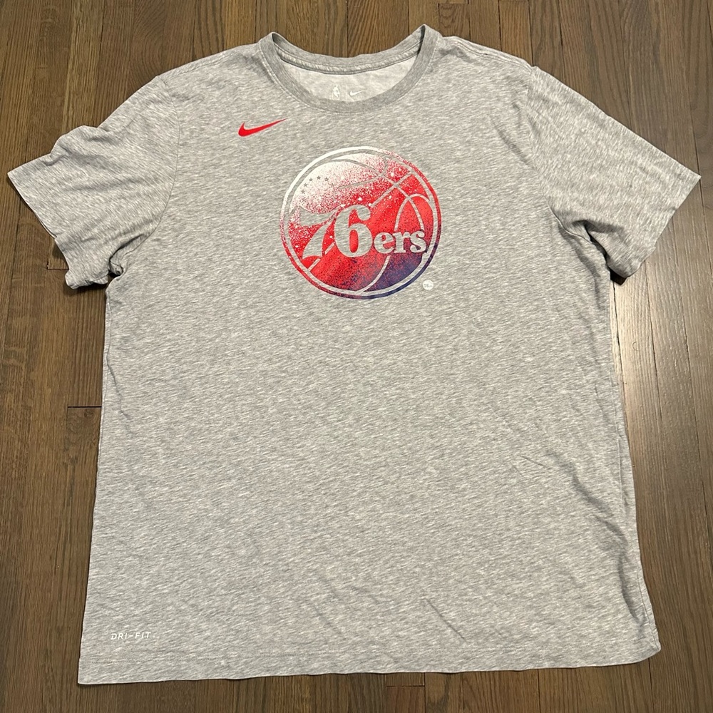 Nike dri-fit Philadelphia 76ers NBA basketball gray red blue graphic t shirt